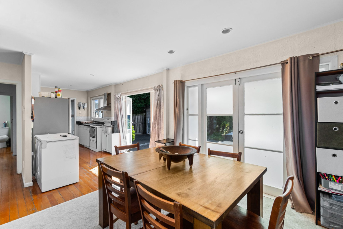 3 beds 2 baths house with double garage and carport on 809m2 section, schools nearby, including Edmonton School, Freyberg Community School, Rangeview Intermediate, Rutherford College, and Henderson High School. Local shops, parks, public transport, and motorway access are all within easy reach, 37 Strid Road Te Atatu South, Auckland