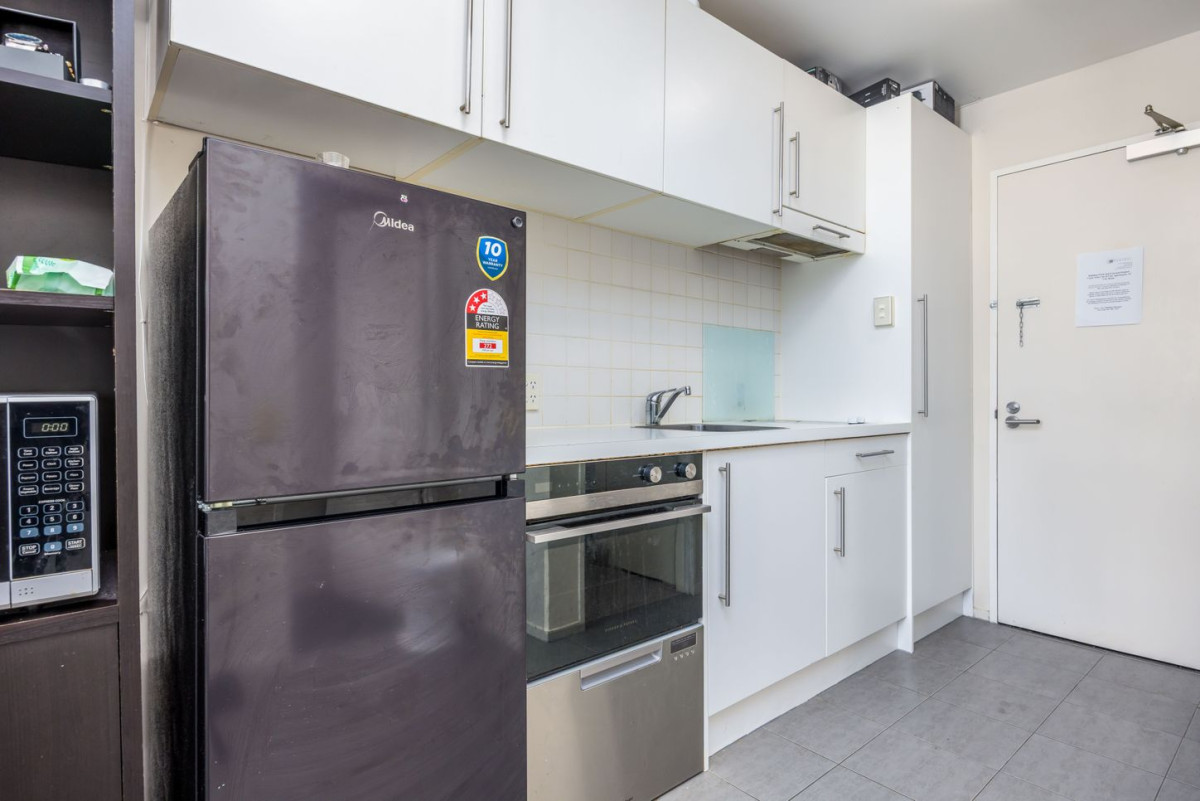 Overseas Owner wants it go, Auckland Girls Grammar school zone, 40m2 Leasehold 1 bed 1 bath apartment, Instant rental income; the tenant wants to stay on, asking Asking Price $79,000, Make an offer, 9C/15 City Road, Auckland Central, Auckland