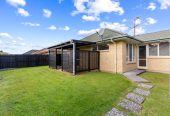 3 beds 1.5 baths house with garage on 400m2 section, close to schools, shops, supermarkets, within zone for Riverhills School, Pakuranga Intermediate and Edgewater College. And Burswood Park and playground are just minutes away, 11 Fernbrook Close, Burswood, Auckland