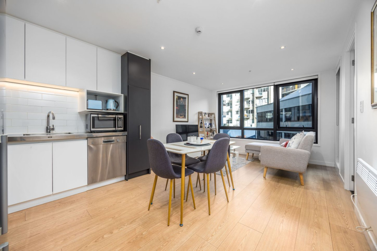 Auckland Girls Grammar school zone, Freehold 2 beds ( 1 bed + 1 Flexi room) 1 bath apartment, Positioned in the sought-after SugarTree Centro development, A storage locker is also included – a valuable bonus for city living. 307/145 Nelson Street, Auckland Central, Auckland