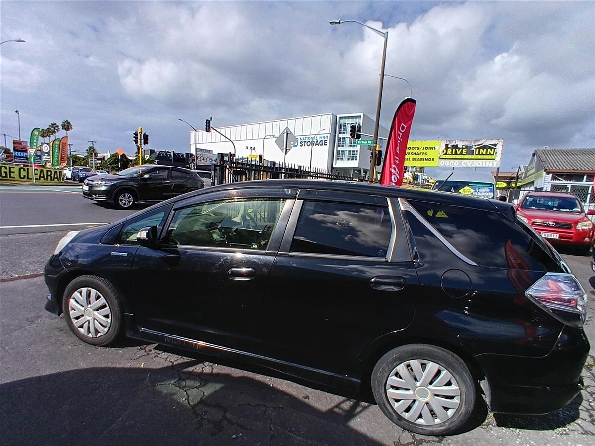 2013 Honda Fit SHUTTLE HYBRID Hatchback Automatic, Black 5 seats, 1,339 cc, 141,678 km
