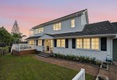 Must sell, Rangitoto College zone, 865 m2 with Sea views, 190m2 4 beds 2.5 baths house with double garage, Located within walking distance to Mairangi Bay village and beach, and zoned for Rangitoto College, Mairangi Bay School and Murrays Bay Intermediate, 355 East Coast Road, Mairangi Bay, Auckland