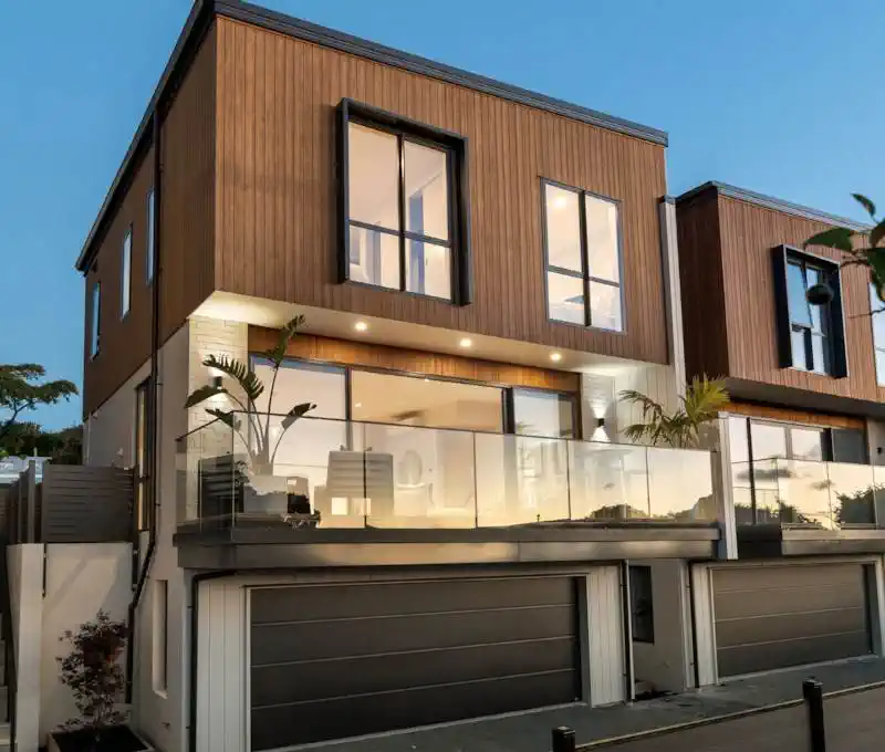 Double Grammar school zone, Brandnew standalone 3 beds 2.5 baths home with double garage, move-in ready, Just a short stroll away, Mt Eden Village, 1.7 km to Epsom Girls’ Grammar School, 1.8 km to Auckland Grammar, 3/30 Grange Road, Mt Eden, Auckland