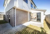 Standalone 4 beds 2.5 baths home with garage, close to schools, shopping centres, parks, easy motorway access, 52B Kimpton Road Papatoetoe, Auckland