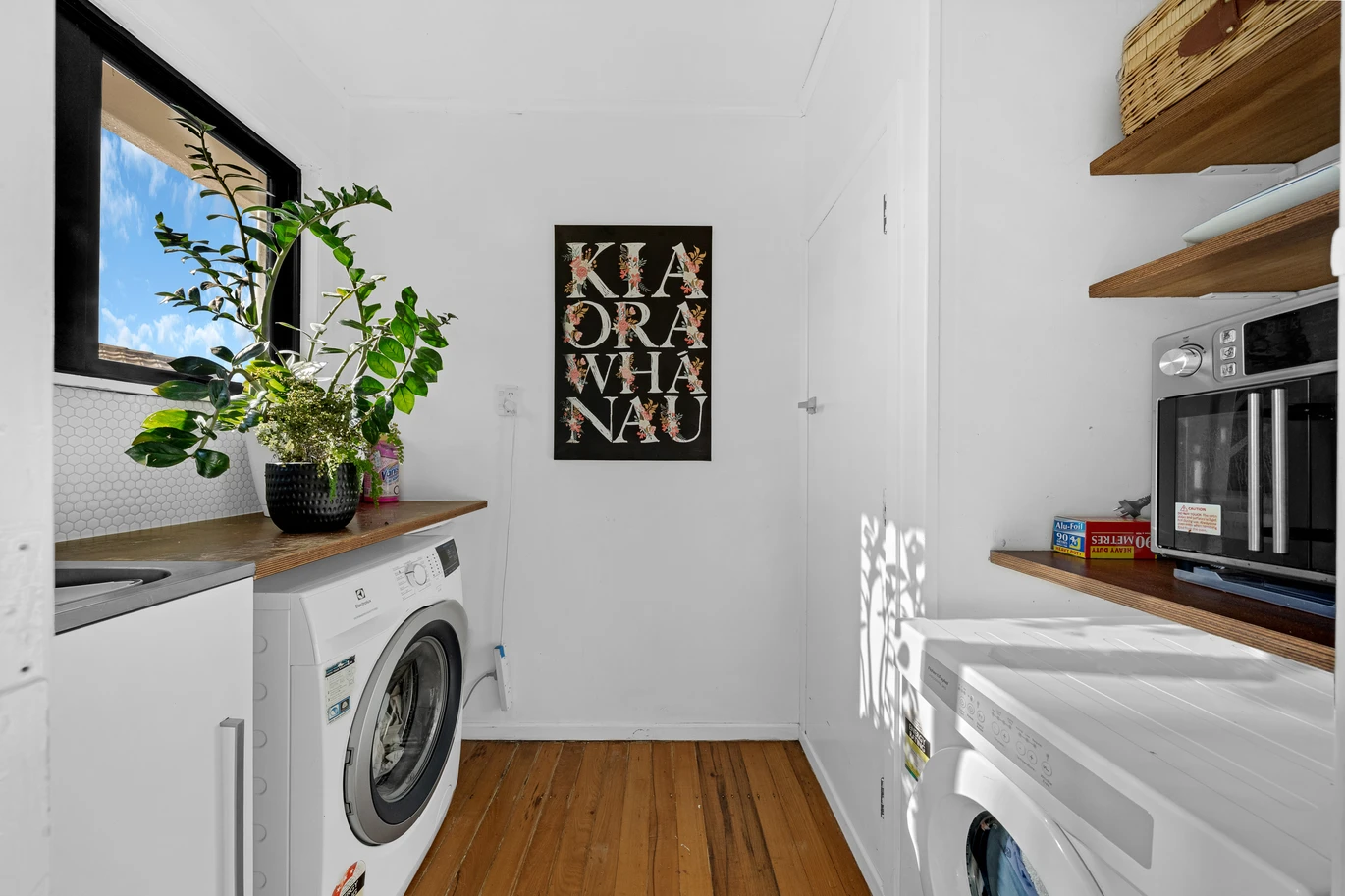 Vendors downsizing, Move-in ready, 3 beds 1 bath house with sleepout, Sunny outdoor entertaining area, Handy to Pakuranga Plaza, local schools, parks and transport, 1/20 Osprey Street Pakuranga,, Auckland