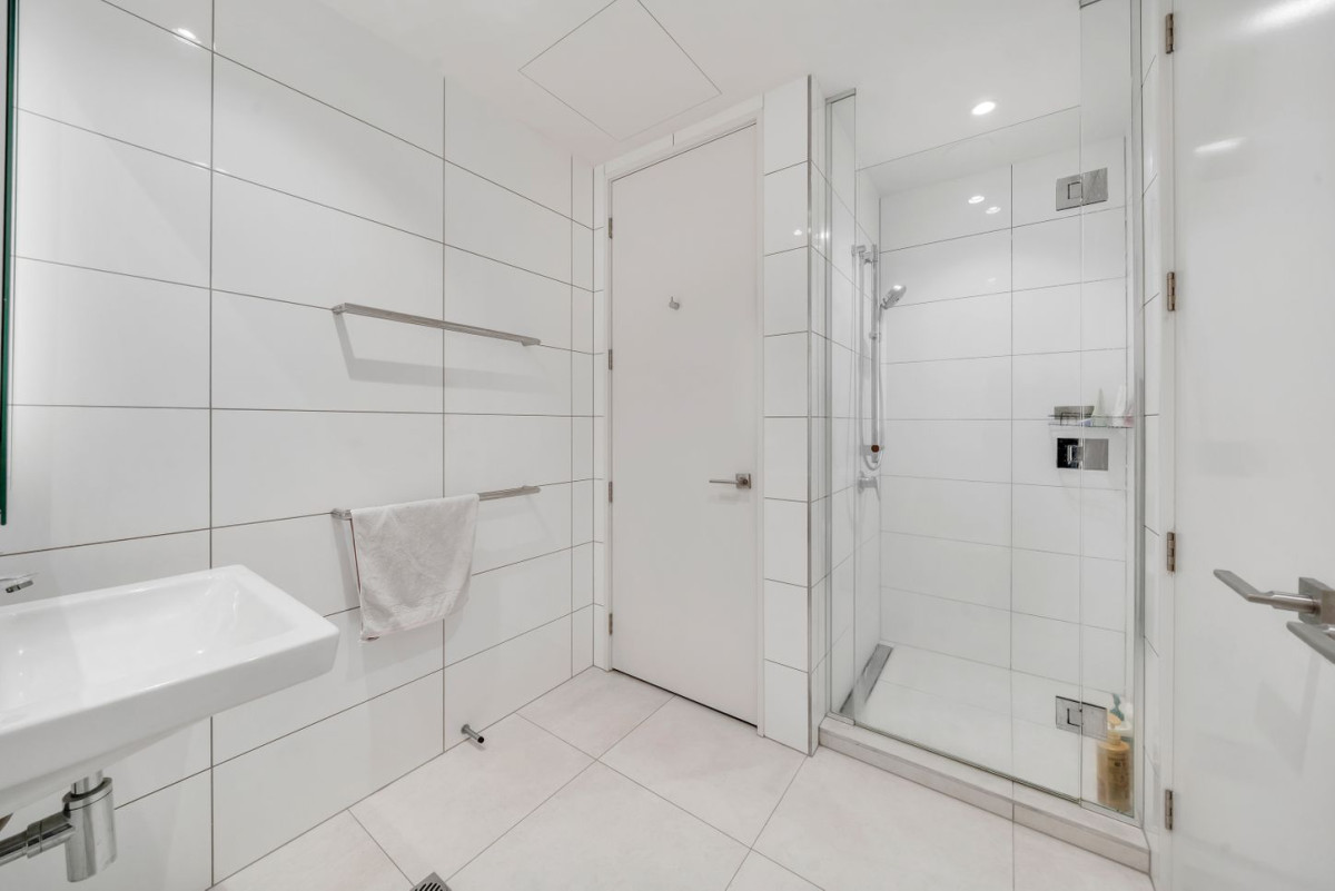Double Grammar school zone, Liquidating sale, 65m2 1 bed + flexi room 1 bath 1 car park apartment, monment from Cornwall Park and One Tree Hill, zoned for Auckland Grammar and Epsom Girls Grammar school, 106/223B Green Lane West, Epsom, Auckland