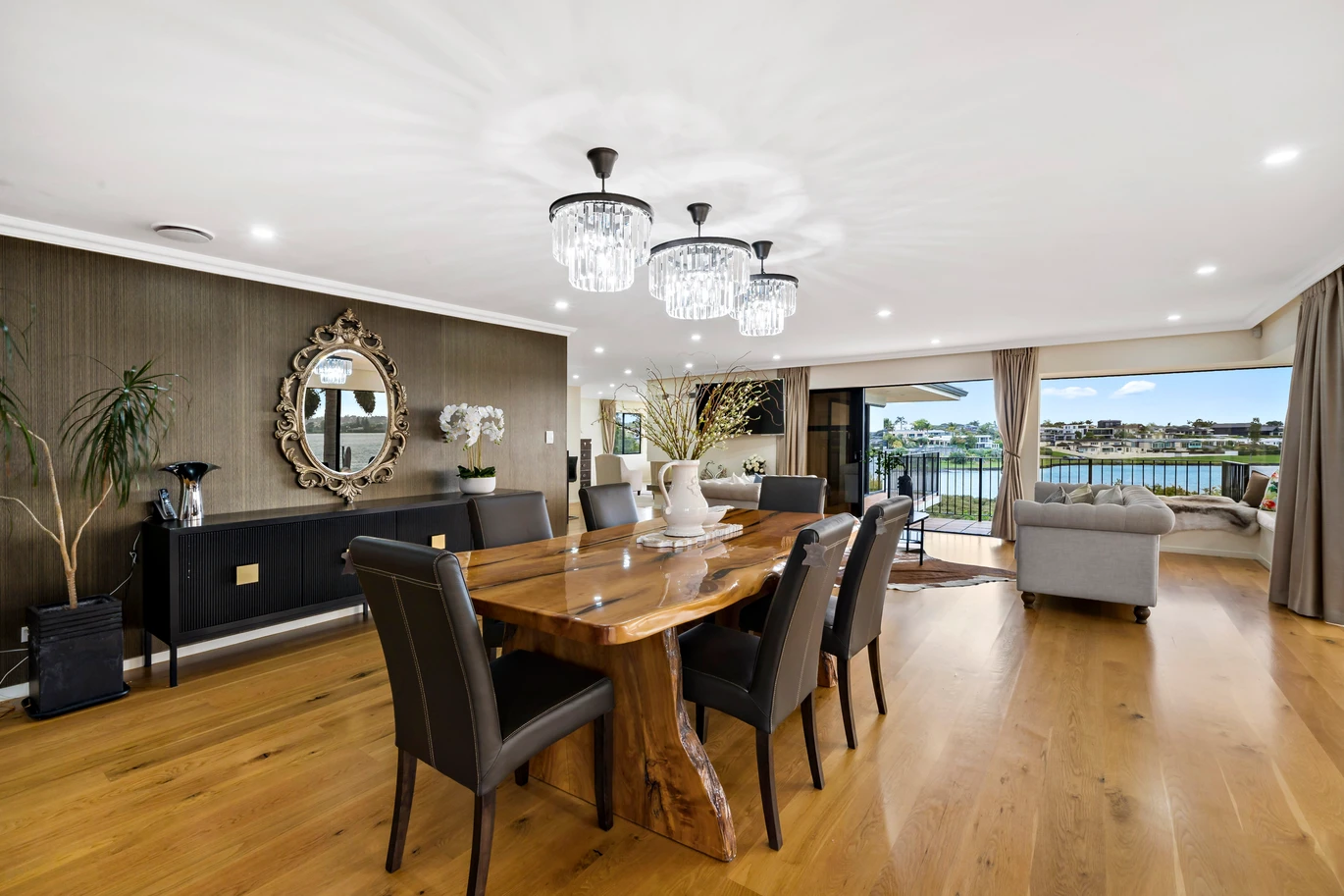 Overseas Vendor Must sell, 720m2 Sea views 5 beds 5 baths house with triple garage and A self-contained guest wing, car room, music room, office, swimming pool, the full-sized tennis court. A sauna, private gym, and children’s playground, direct beach access from the backyard for sunrise kayaking, moments from Half Moon Bay’s shops, 38 Venus Place, Half Moon Bay, Auckland
