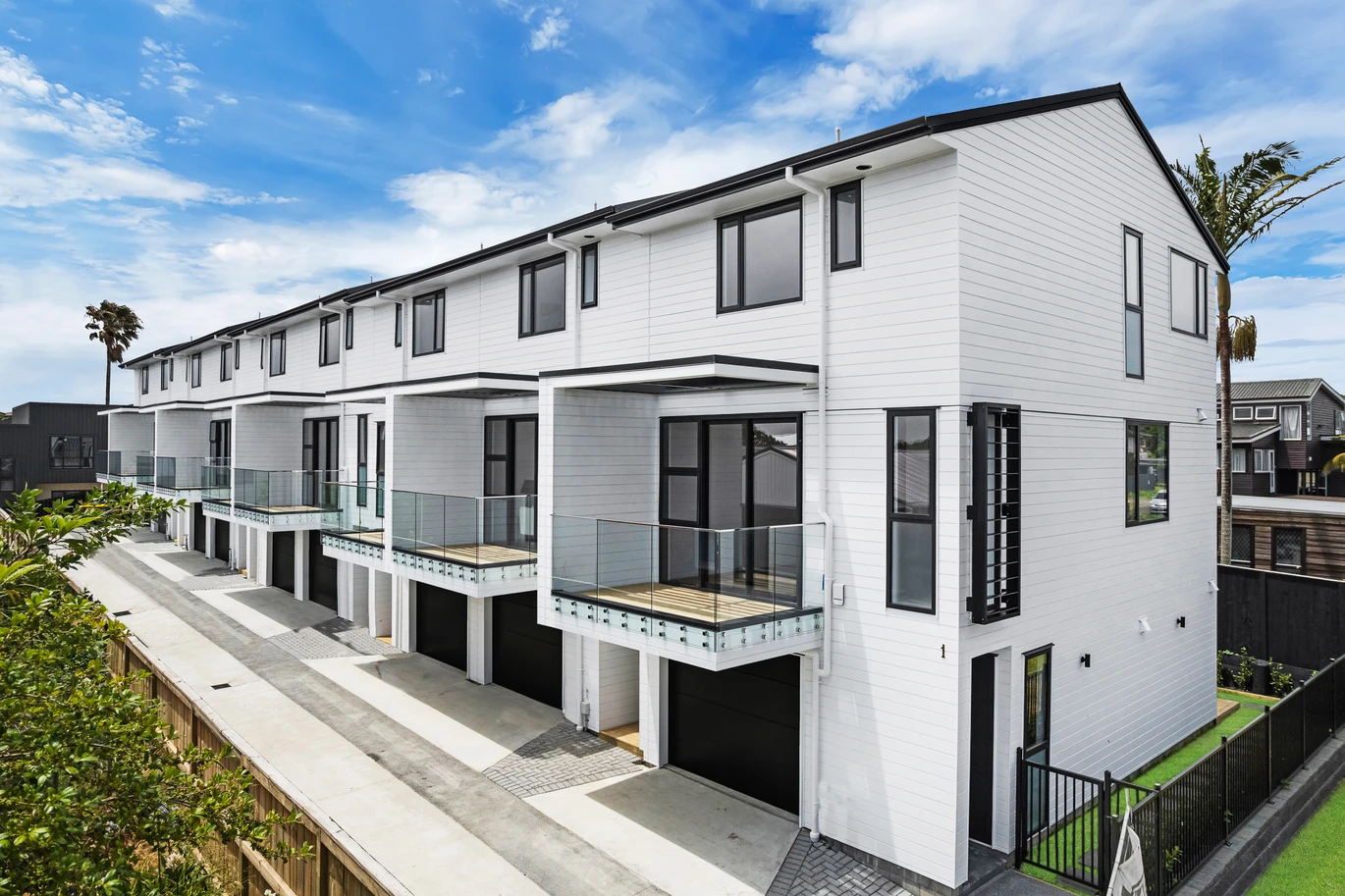 Brandnew 3 beds 3.5 baths home with garage, a ground floor spacious rumpus with bathroom, ready to serve as a fourth bedroom, minutes from Pakuranga Plaza, cafes, and restaurants, 2/20 Ayr Road Pakuranga, Auckland