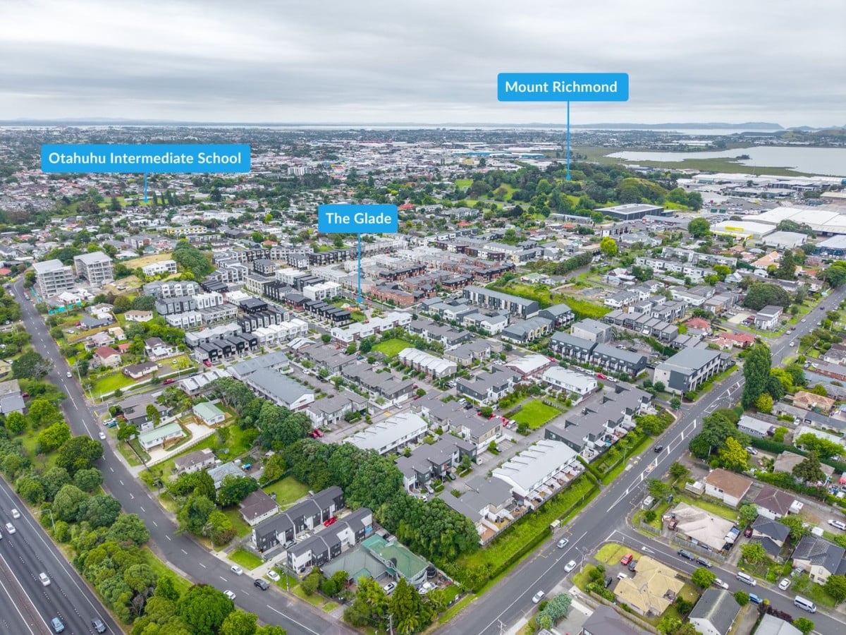 10-Year Master Build Guarantee, 3 beds 2 baths home with garage, m0ve-in ready, Minutes to Sylvia Park (shopping centre, Easy motorway access, Close to parks, schools & local amenities, (2 Bed + Study | 2 Bath | 1 Carpark – From $680,000, 3 Bed | 3 Bath | 1 Carpark – From $795,000, 4 Bed | 2.5 Bath | Garage + OSP – From $900,000,Mount Wellington, Auckland