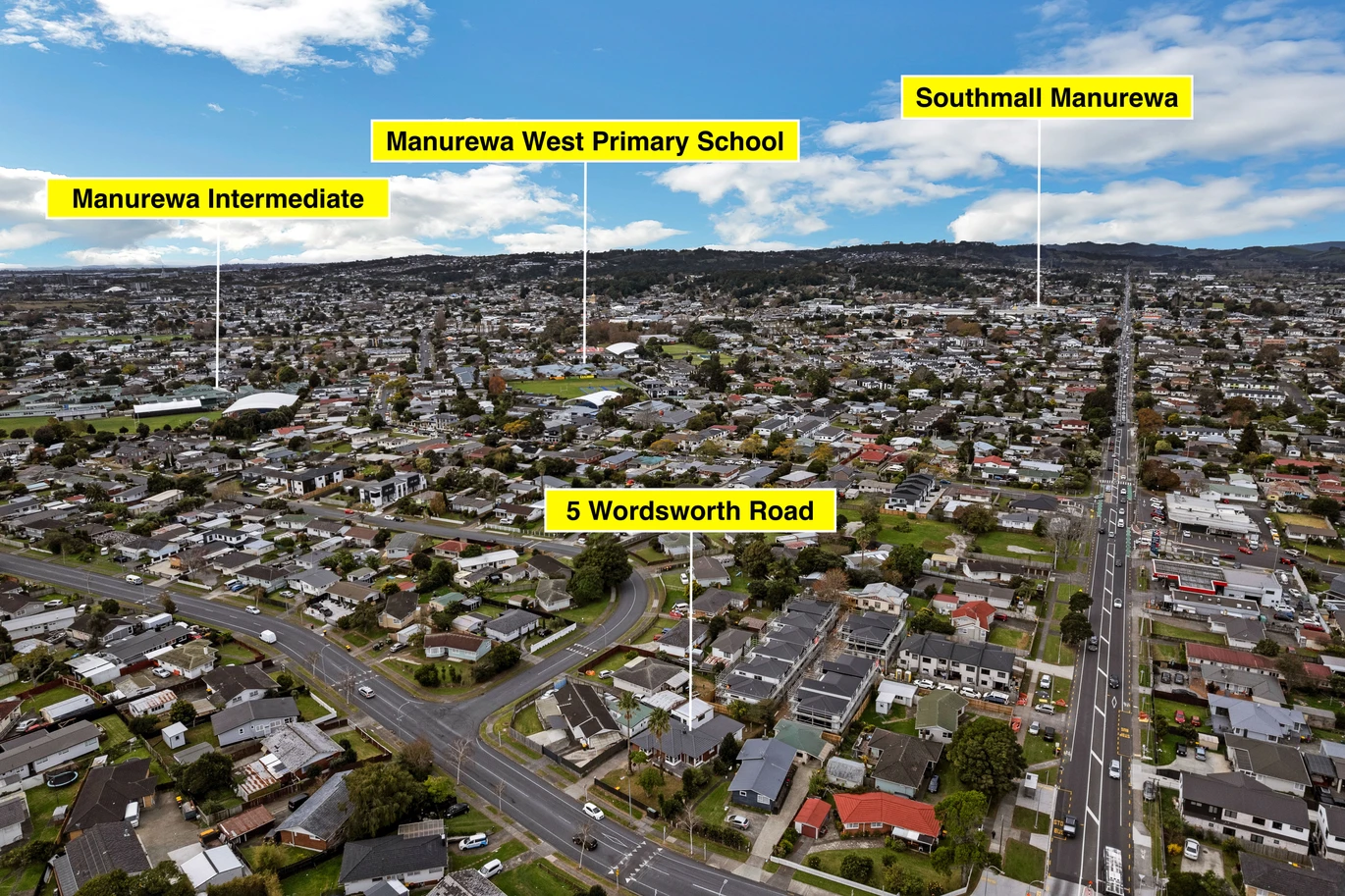 144m2 Renovated, Brick and tile 4 beds 2 baths house with garage on 614m2 section, move-in ready, close to schools, parks, shops supermarkets, 5 Wordsworth Road Manurewa, Auckland
