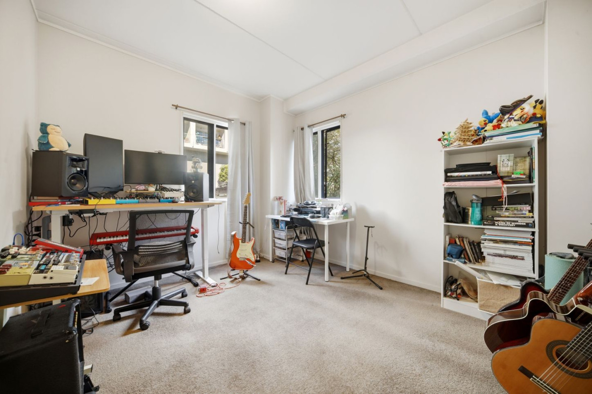 Auckland Girls Grammar school zone, 88m2 Freehold 2 beds 1 bath 1 car park apartment, with a brick and weatherboard exterior, The bathroom features a separate bath and shower, and has been recently refreshed, including new heating and an automatic ventilation system. close to CBD, Newmarket, Mt Eden, motorway access, 2B/40 Charlotte Street, Eden Terrace, Auckland