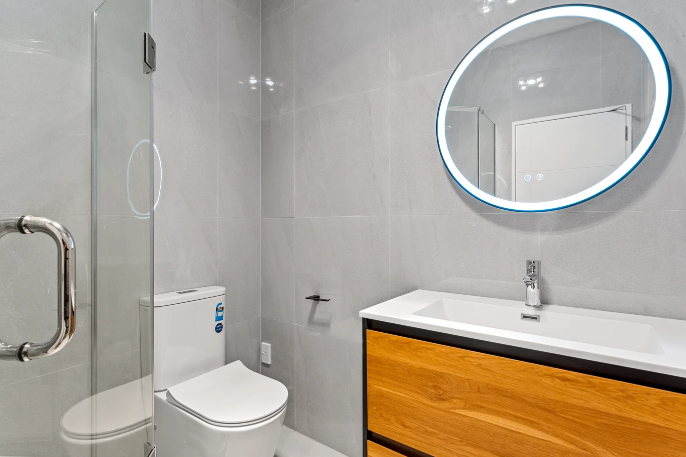 3 beds 2.5 baths home with garage, close to schools, shopping centres, 19D Vida Place, Howick, Auckland
