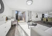 Standalone 4 beds 2.5 baths home with garage, close to schools, shopping centres, parks, easy motorway access, 52B Kimpton Road Papatoetoe, Auckland