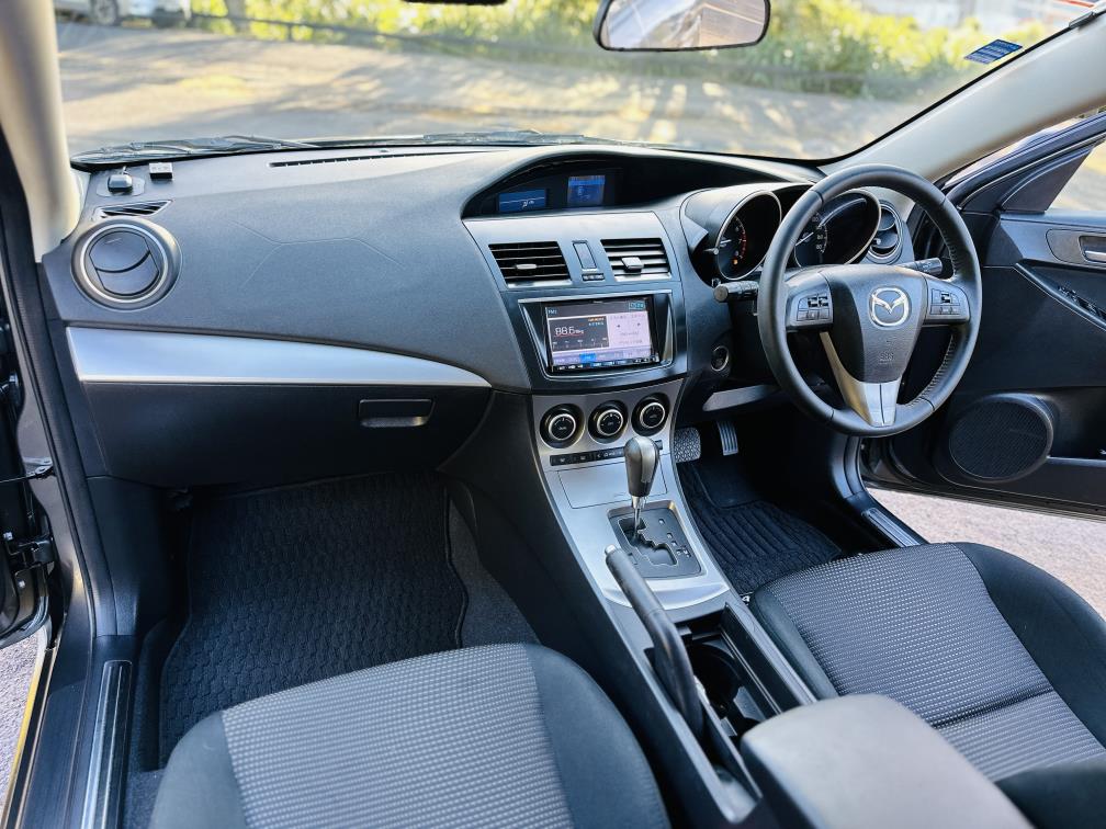 2012 Mazda Axela SPORTS !! Hatchback Tiptronic, Grey, 5 seats, New Import, Petrol, 1,500 cc, 17,565 km