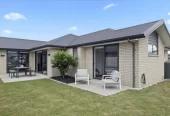 For rent, 3 beds 2.5 baths house with double garage, Available from: Sunday, May 24, 5 O Ruamano Crescent, Pukekohe, Auckland