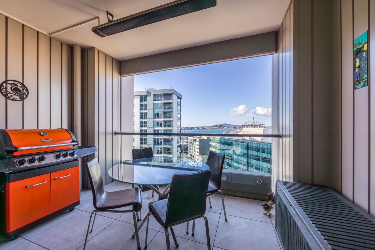 Auckland Girls Grammar school zone, 92m2 Freehold 2 beds 2 baths apartment, 1 secure car park and 2 storage lockers, Residents also benefit from building facilities including a swimming pool and sauna, 1017/41 Beach Road, Auckland Central, Auckland