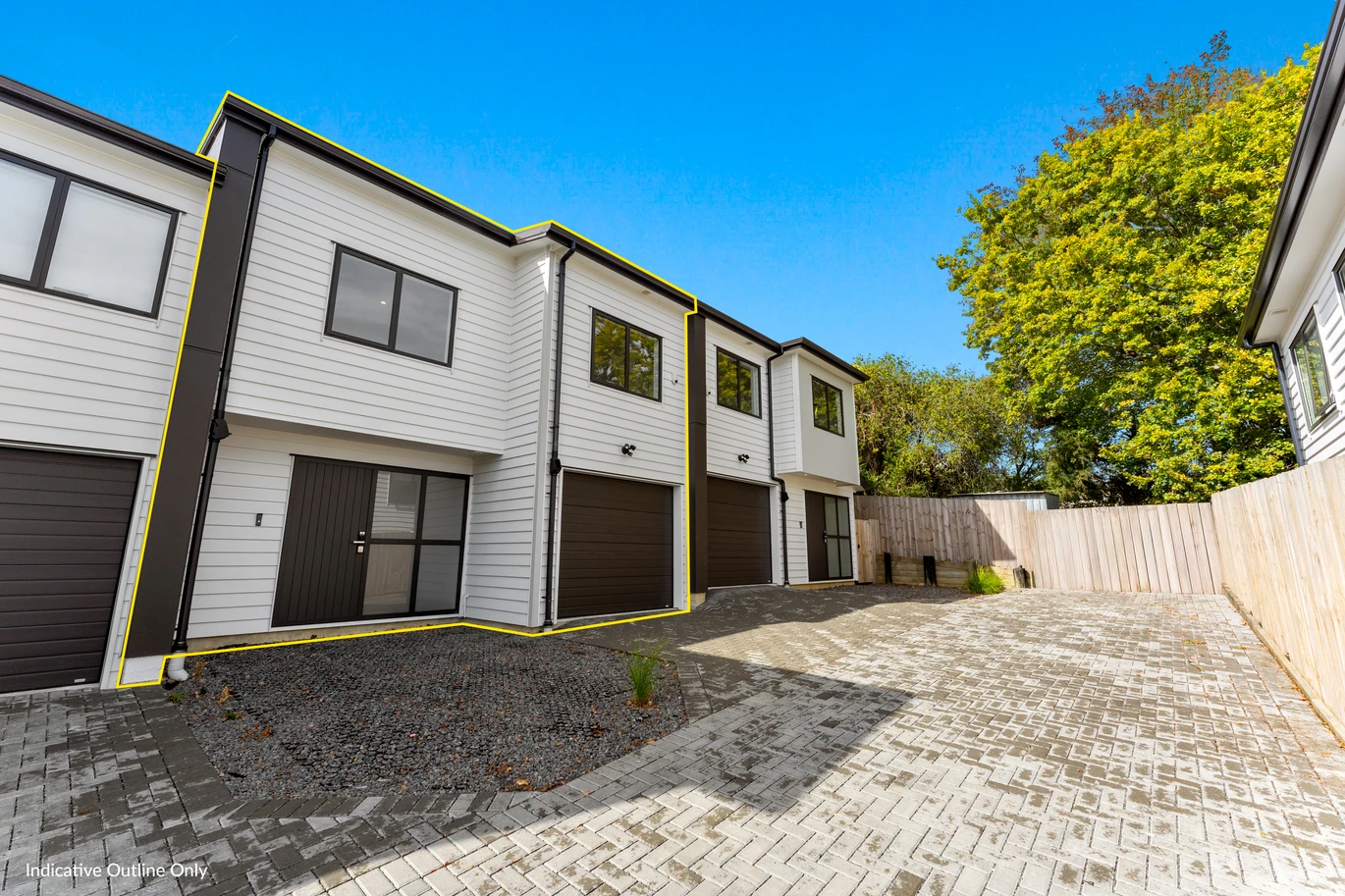 3 beds 2.5 baths home with garage, close to schools, shopping centres, 19D Vida Place, Howick, Auckland