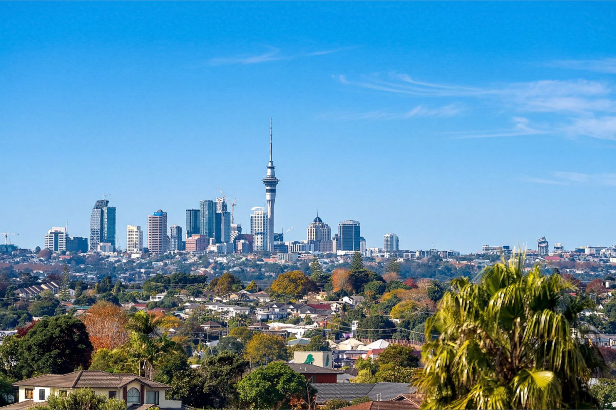 Owners Relocating, 163m2 3 beds 2.5 baths house with double garage on 364m2 section, close to local schools, shops, and public transport, with Sturges Road Train Station just a short distance away, plus easy access to the amenities of Henderson and Lincoln Road, 4B Virginia Street, Henderson, Auckland
