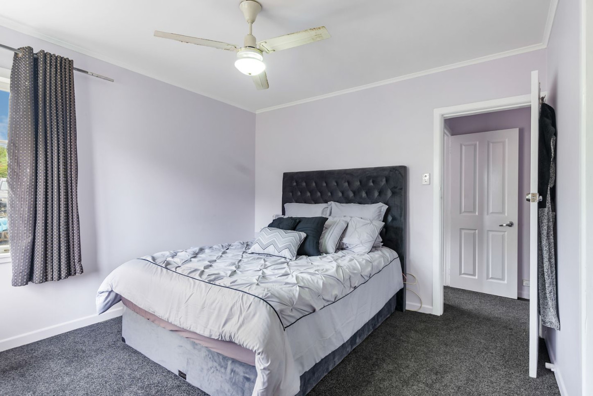 Must sell, Vendor’s Circumstances Changed, Botany Downs Secondary College zone, 4 beds 1 bath house on 8093m2 section, 5.4 km to Botany Downs Centre, 525 Whitford Road, Whitford, Auckland