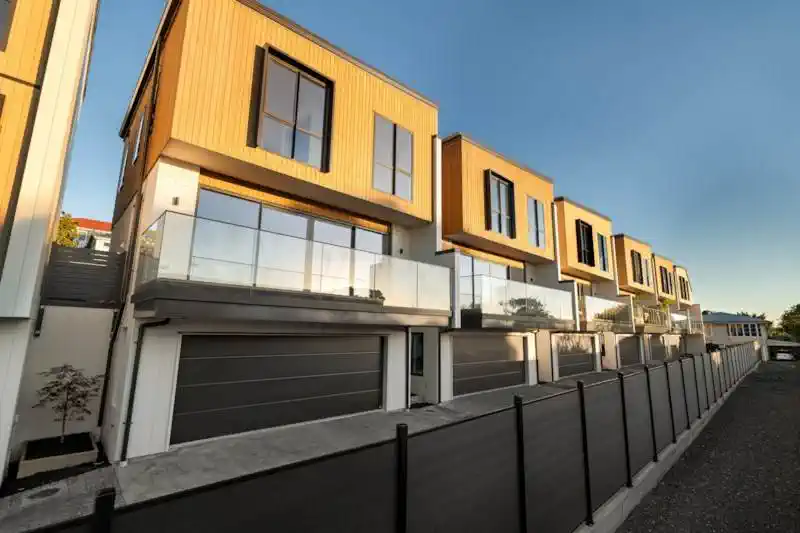 Double Grammar school zone, Brandnew standalone 3 beds 2.5 baths home with double garage, move-in ready, Just a short stroll away, Mt Eden Village, 1.7 km to Epsom Girls’ Grammar School, 1.8 km to Auckland Grammar, 3/30 Grange Road, Mt Eden, Auckland