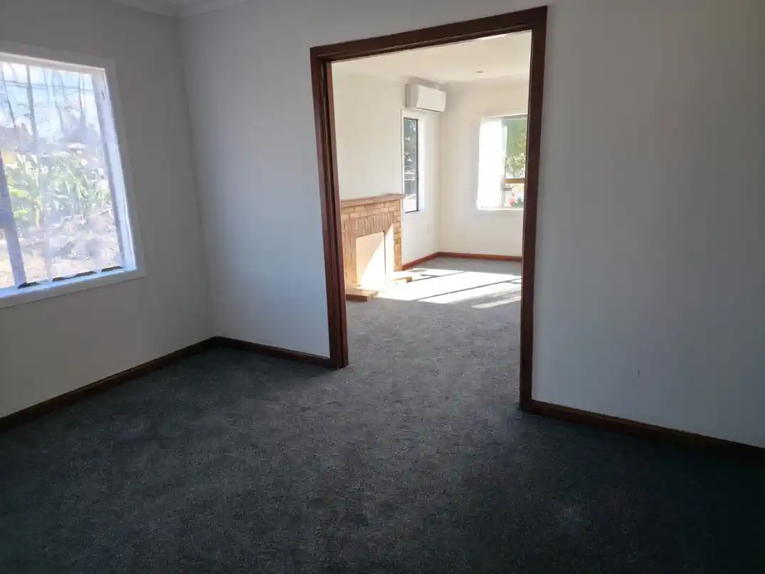 For rent, 2 beds 1 bath house with garage, Available from 28th May, 1/64 Weymouth Road, Manurewa, Auckland