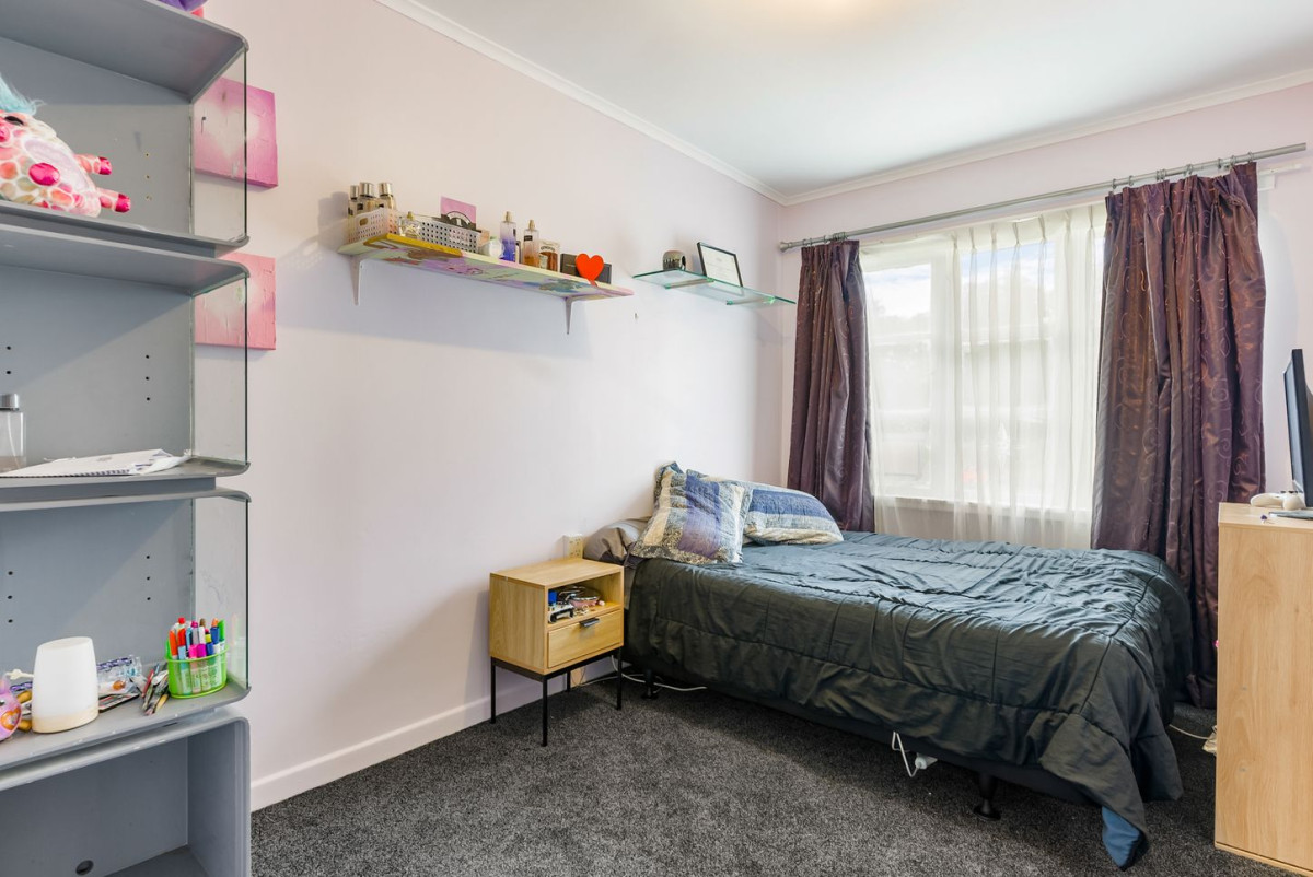 Must sell, Vendor’s Circumstances Changed, Botany Downs Secondary College zone, 4 beds 1 bath house on 8093m2 section, 5.4 km to Botany Downs Centre, 525 Whitford Road, Whitford, Auckland