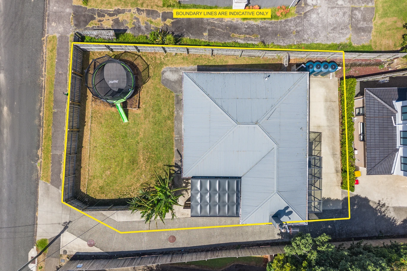3 beds 1 bath house with garage on 342m2 section, Downstairs rumpus room with generous storage, close to schools, Lynn Mall, Zoned for Arahoe Primary School, Green Bay High School and Blockhouse Bay Intermediate, 8 Gilliam Street New Lynn, Auckland