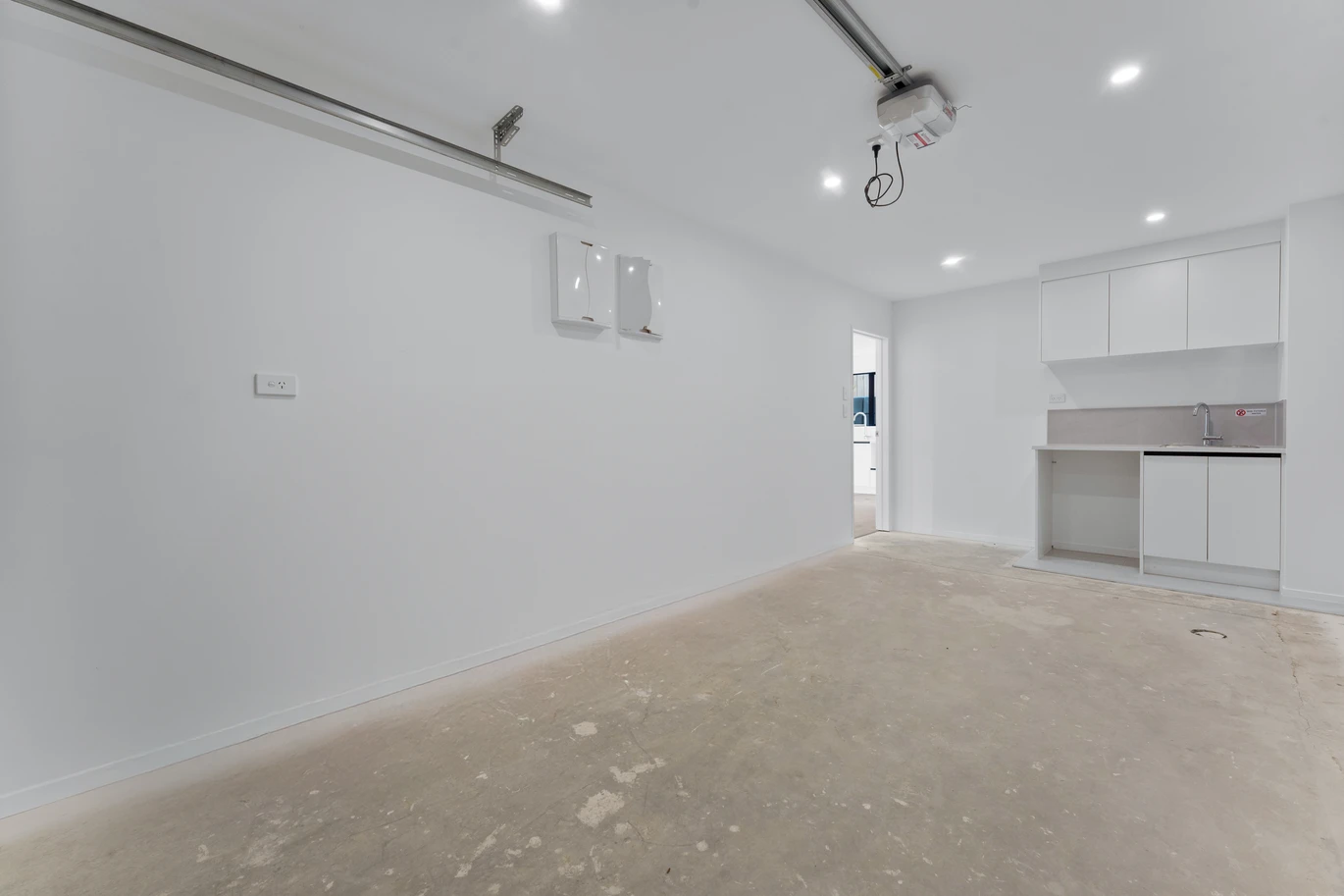 3 beds 2.5 baths home with garage, close to schools, shopping centres, 19D Vida Place, Howick, Auckland