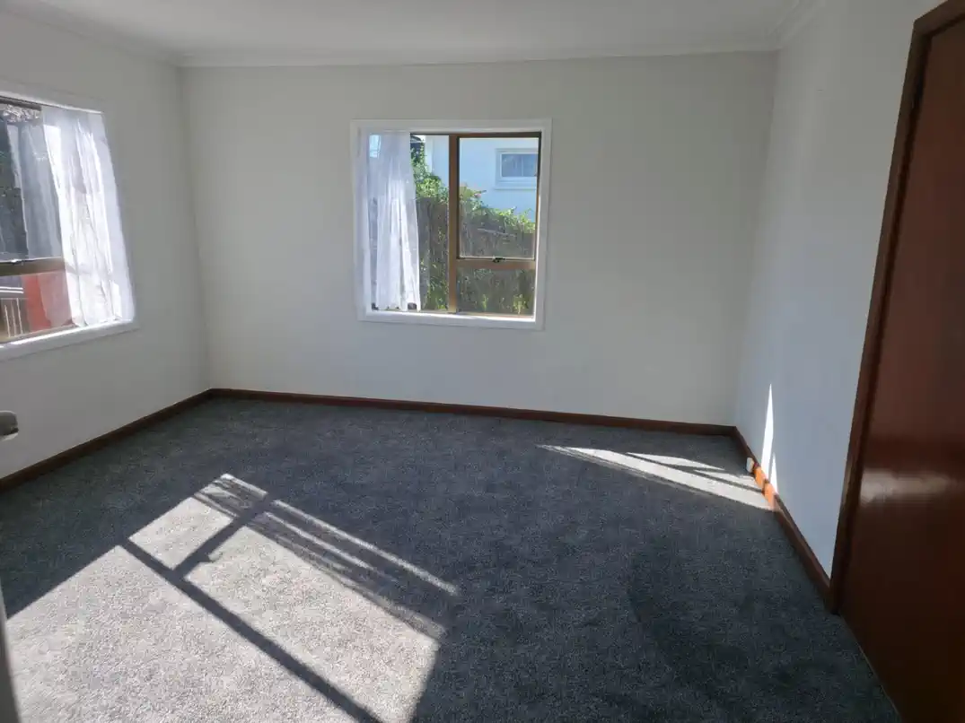 For rent, 2 beds 1 bath house with garage, Available from 28th May, 1/64 Weymouth Road, Manurewa, Auckland