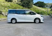 2014 Toyota Voxy HYBRID !! HIGH SPEC !! Van Tiptronic, 7 seats, New Import, Hybrid, 1,800 cc, 99,737 km