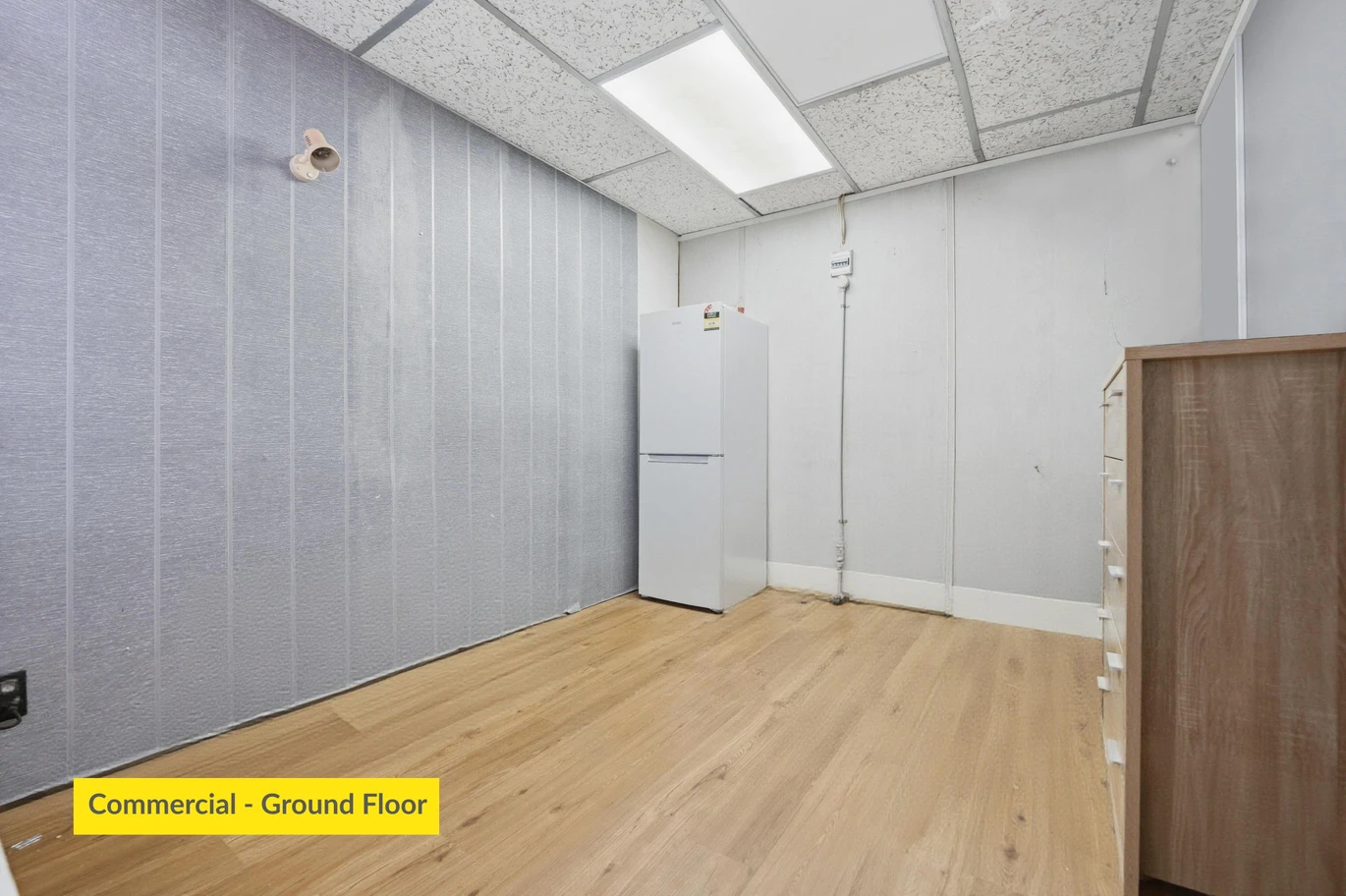 Freehold 754m2 in a Use / Commercial Zone, 300m2 floor area, 4 beds 1 bath house, A high-visibility storefront or office area (2 offices, lounge, kitchenette, toilet), 1 garage space, 2 carport spaces and 5 off street parks, minutes away from major transport links, shopping hubs, and local amenities, 118 Pakuranga Road, Pakuranga, Auckland