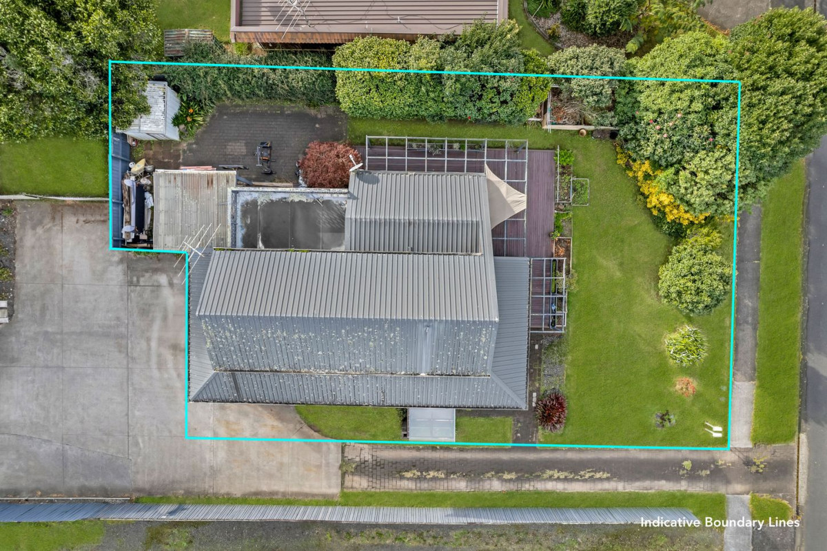 Brick and weatherboard 3 beds 2.5 baths house with double garage, within walking distance to the cinema, cafés, shops, restaurants, and other everyday amenities, 112 Edinburgh Street, Pukekohe, Auckland