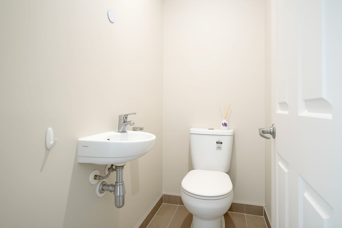Owners Relocating, 163m2 3 beds 2.5 baths house with double garage on 364m2 section, close to local schools, shops, and public transport, with Sturges Road Train Station just a short distance away, plus easy access to the amenities of Henderson and Lincoln Road, 4B Virginia Street, Henderson, Auckland