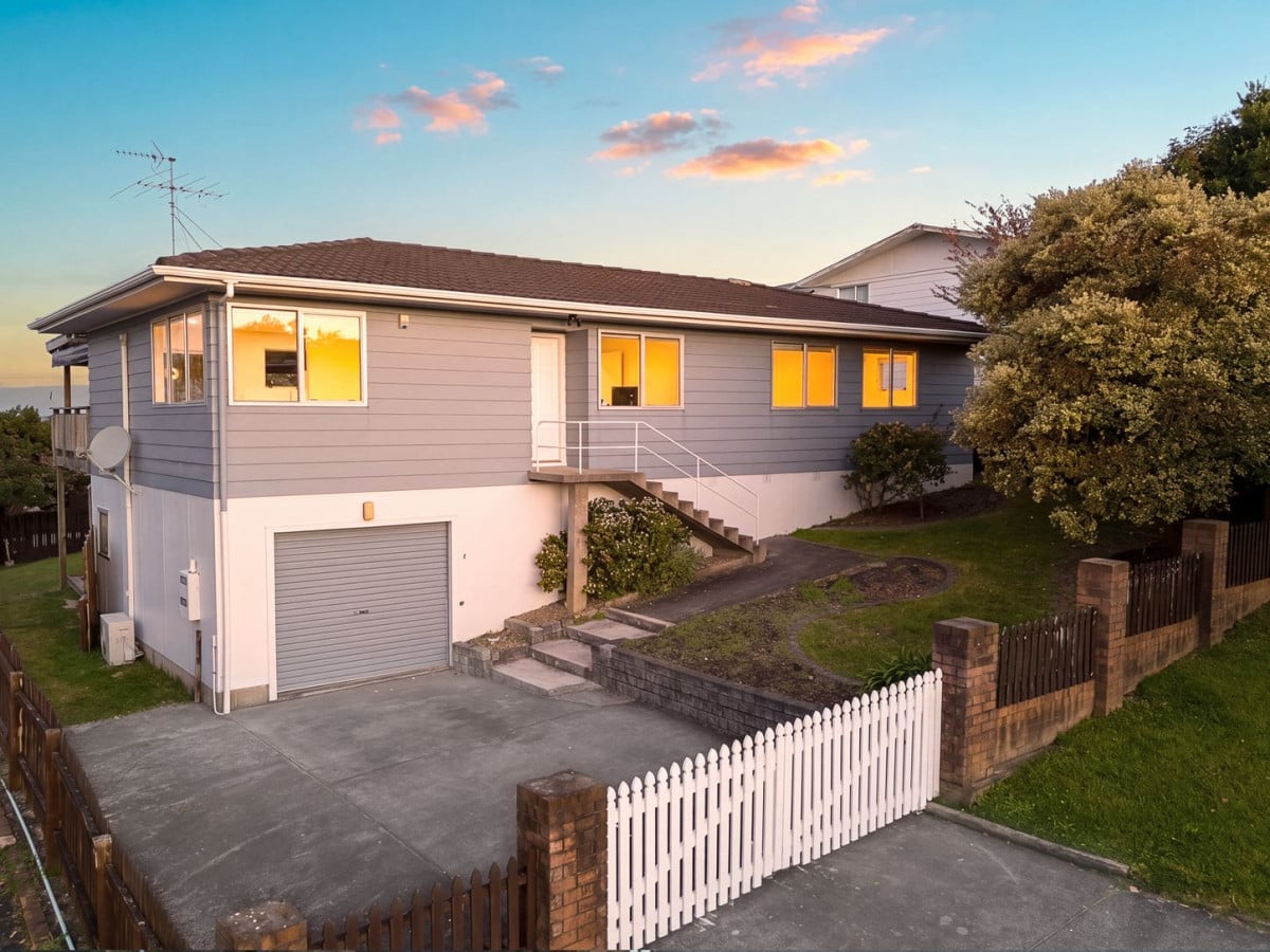 607m2 section, 150m2 4 beds 1 bath house with garage, close to Costco, Northwest Shopping Mall, local schools, parks, motorway access, 12 Raelene Place, Massey, Auckland