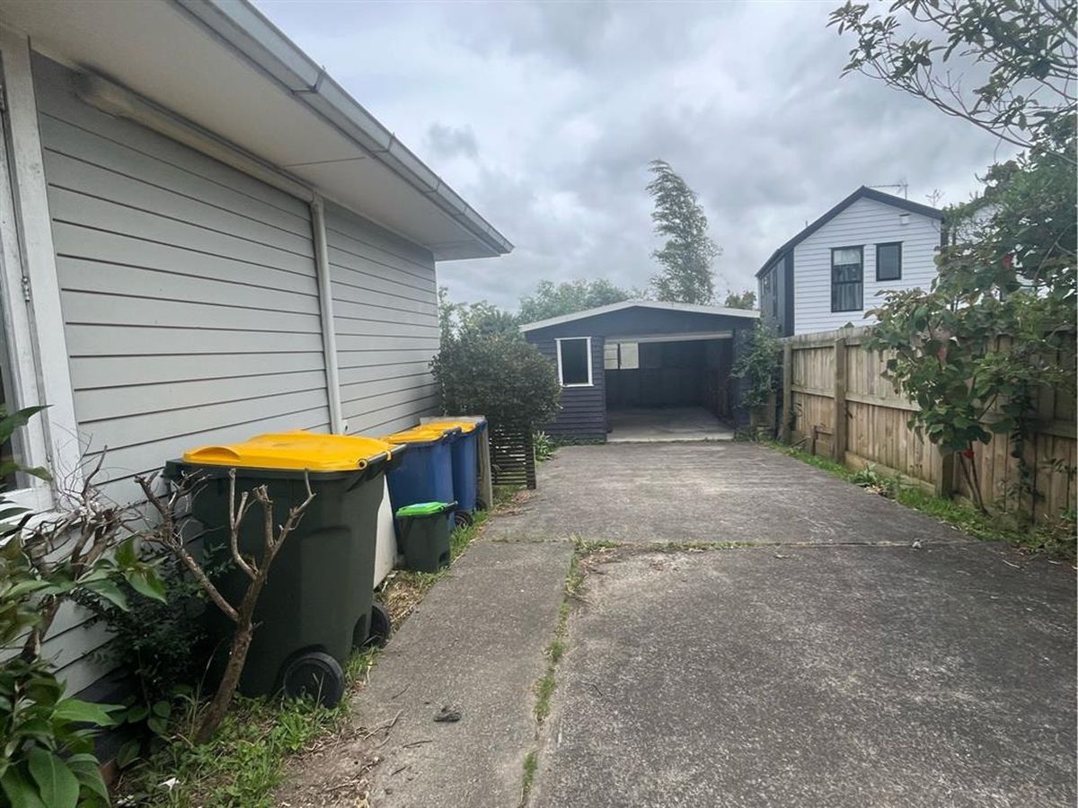 For rent, 3 beds 1 bath house with garage, Available from 5th June, Te Atatu Peninsula, Auckland