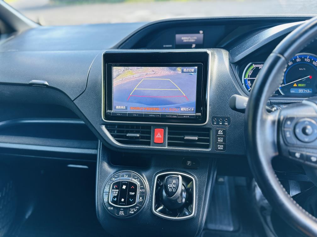 2014 Toyota Voxy HYBRID !! HIGH SPEC !! Van Tiptronic, 7 seats, New Import, Hybrid, 1,800 cc, 99,737 km