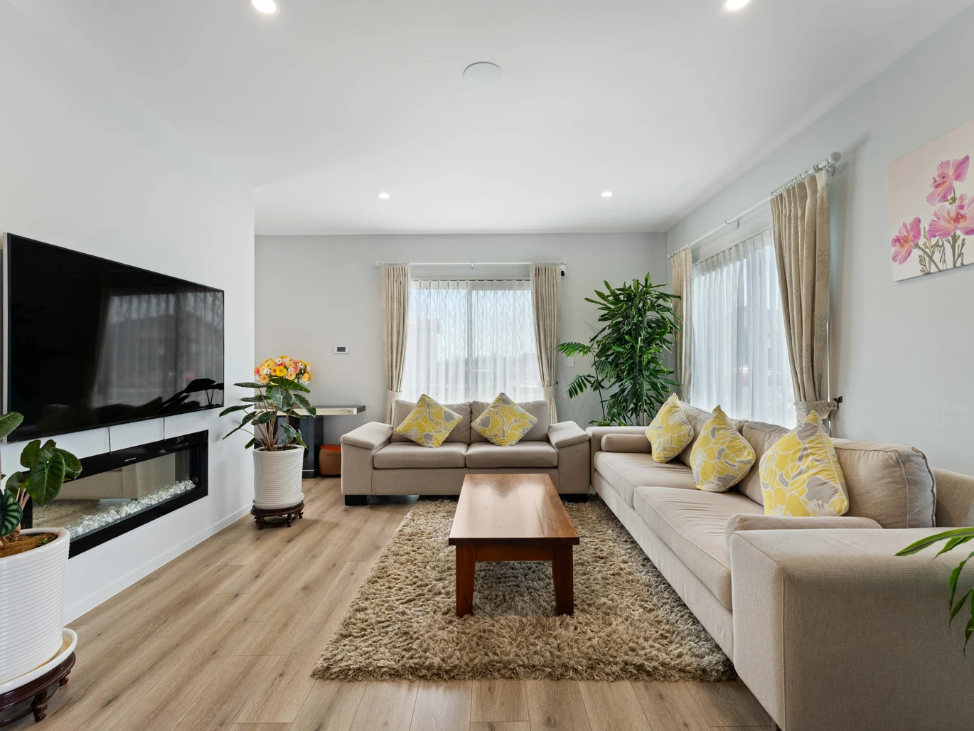 327m2 7 beds ( 5 ensuites) 6.5 baths house with double garage and 2-beds granny, total 6 car parks, close to schools, shopping centre, easy motorway access, 47 Koromeke Street Flat Bush, Auckland