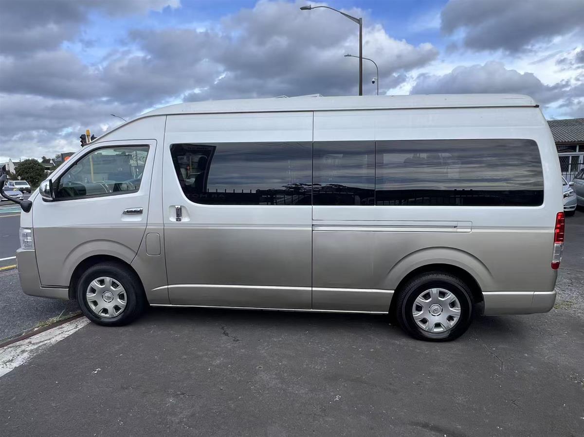 2017 Toyota Hiace Van Automatic, 10 seats, Minibus, Petrol, 2,690 cc, 149,093 km