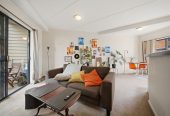 Auckland Girls Grammar school zone, 88m2 Freehold 2 beds 1 bath 1 car park apartment, with a brick and weatherboard exterior, The bathroom features a separate bath and shower, and has been recently refreshed, including new heating and an automatic ventilation system. close to CBD, Newmarket, Mt Eden, motorway access, 2B/40 Charlotte Street, Eden Terrace, Auckland