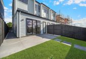 Freehold 5 beds 3.5 baths home with car park, Located close to schools, shops, easy motorway access, 149 Bremner Road, Drury, Auckland