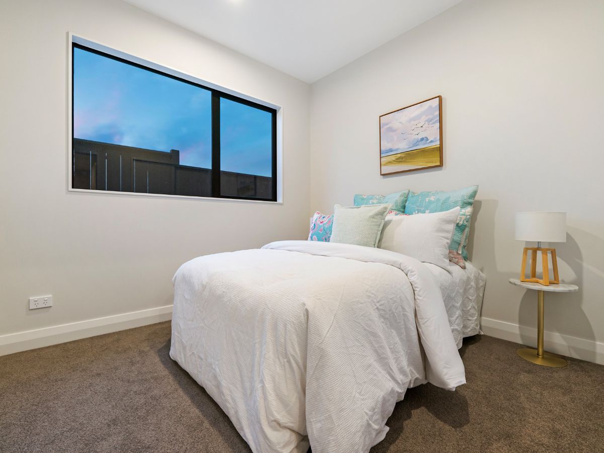 For rent, No Pet, No smoker. 4 beds + study room 2 baths house with double garage and Waterfront Views, Available Now, 28 Evergreen Parade, Karaka, Auckland