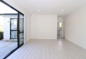 For rent, No pets, No smoker, 4 beds 3 bath townhouse with car park, Available on Sat 23rd May, West Harbour, Auckland