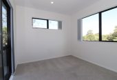 For rent, No pets, No smoker, 4 beds 3 bath townhouse with car park, Available on Sat 23rd May, West Harbour, Auckland