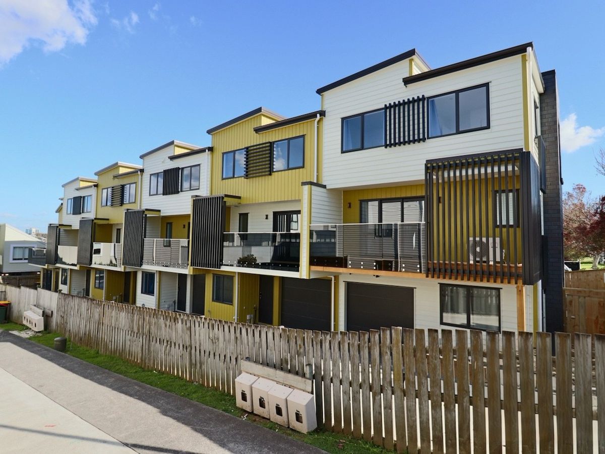 For rent, 4 beds 3 baths townhouse with garage, Available on Sun 14th Jun, We welcome new immigrants and families on WINZ benefits, Mount Wellington, Auckland