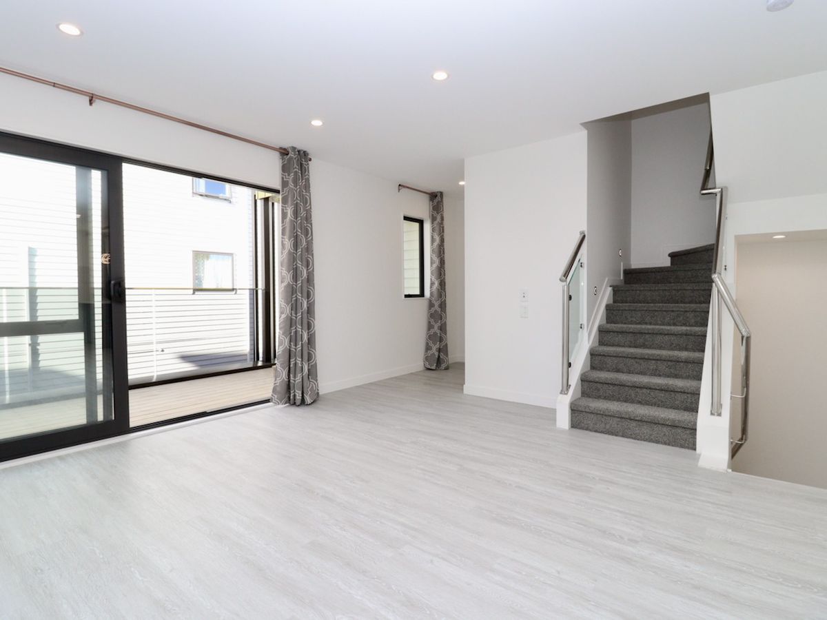 For rent, 4 beds 3 baths townhouse with garage, Available on Sun 14th Jun, We welcome new immigrants and families on WINZ benefits, Mount Wellington, Auckland