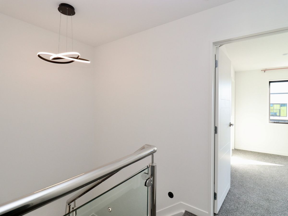 For rent, 4 beds 3 baths townhouse with garage, Available on Sun 14th Jun, We welcome new immigrants and families on WINZ benefits, Mount Wellington, Auckland