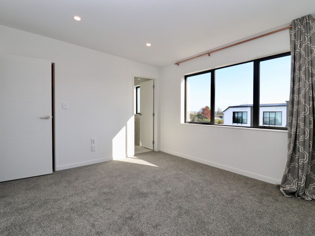 For rent, 4 beds 3 baths townhouse with garage, Available on Sun 14th Jun, We welcome new immigrants and families on WINZ benefits, Mount Wellington, Auckland