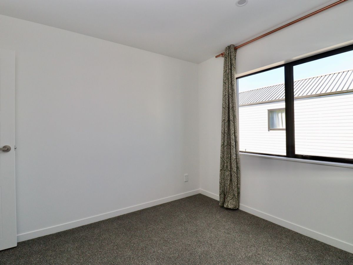 For rent, 4 beds 3 baths townhouse with garage, Available on Sun 14th Jun, We welcome new immigrants and families on WINZ benefits, Mount Wellington, Auckland