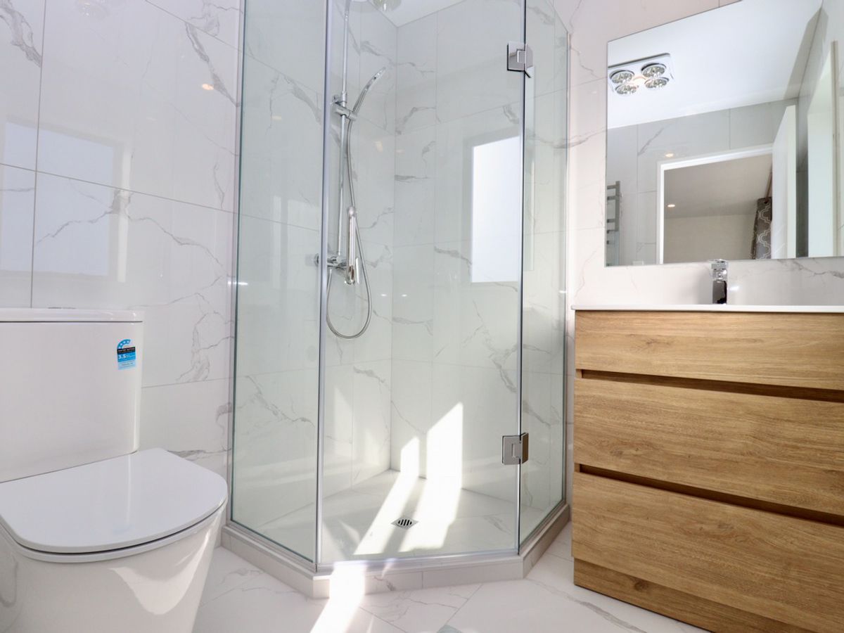 For rent, 4 beds 3 baths townhouse with garage, Available on Sun 14th Jun, We welcome new immigrants and families on WINZ benefits, Mount Wellington, Auckland