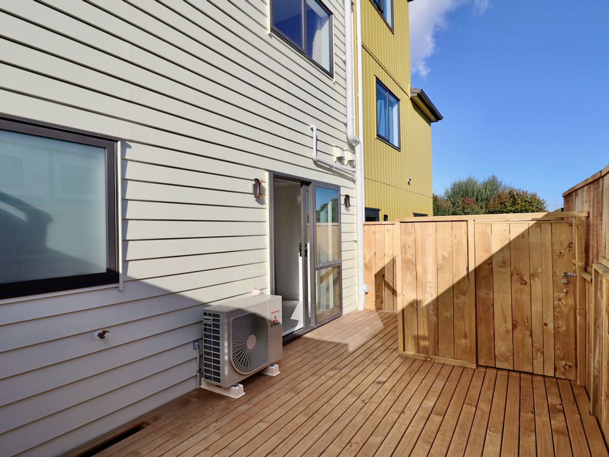For rent, 4 beds 3 baths townhouse with garage, Available on Sun 14th Jun, We welcome new immigrants and families on WINZ benefits, Mount Wellington, Auckland